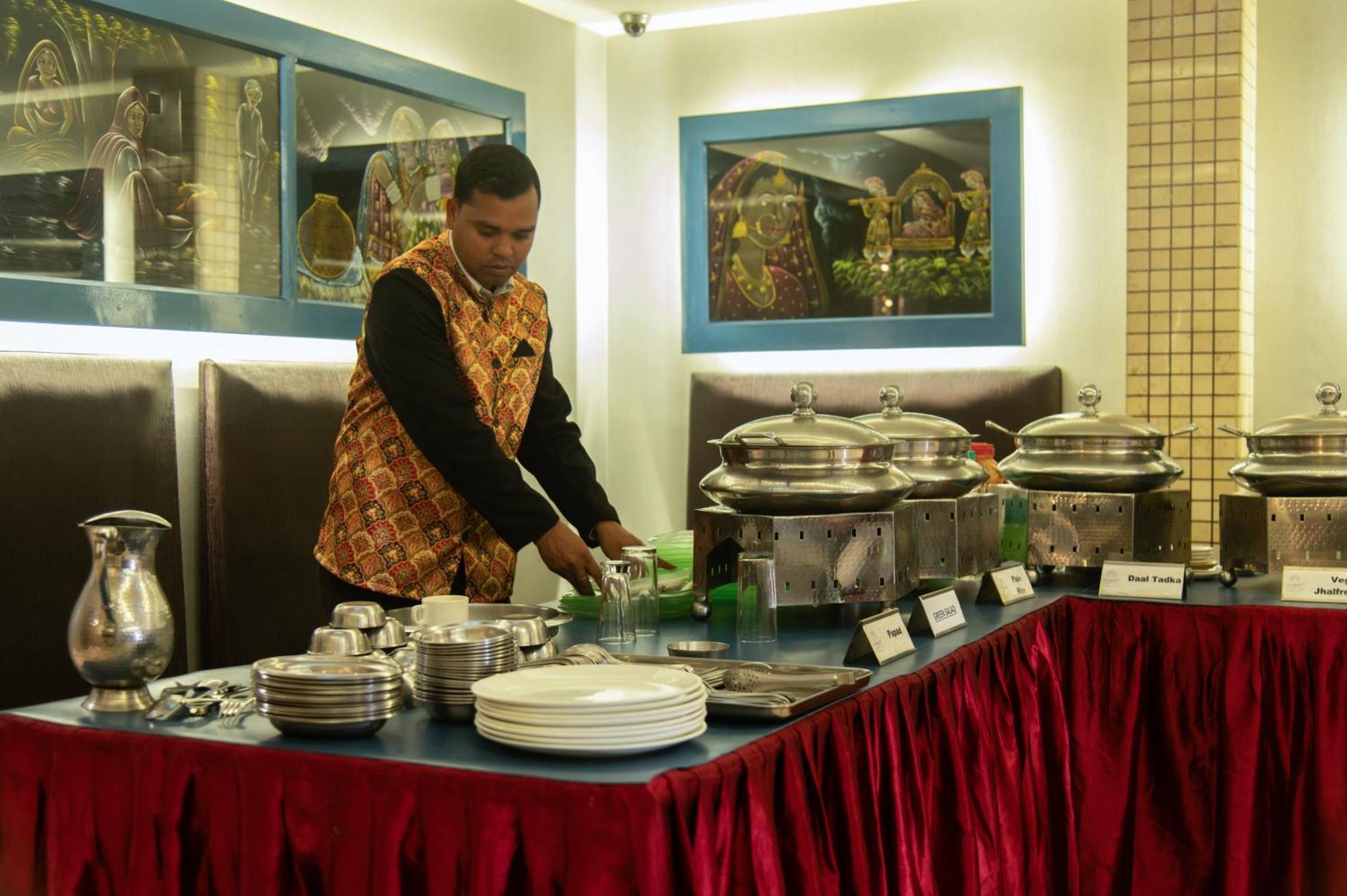 Mayur Hotel New Delhi Bagian luar foto