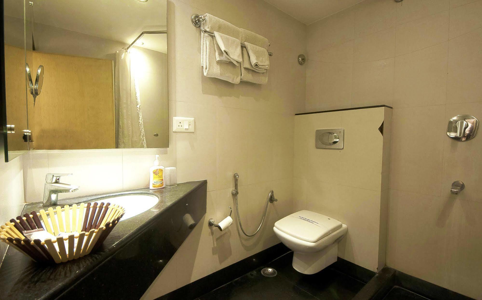 Mayur Hotel New Delhi Bagian luar foto